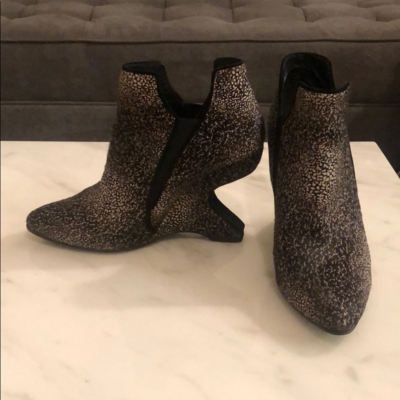 Stuart Weizmann bootie - Picture 1 of 4